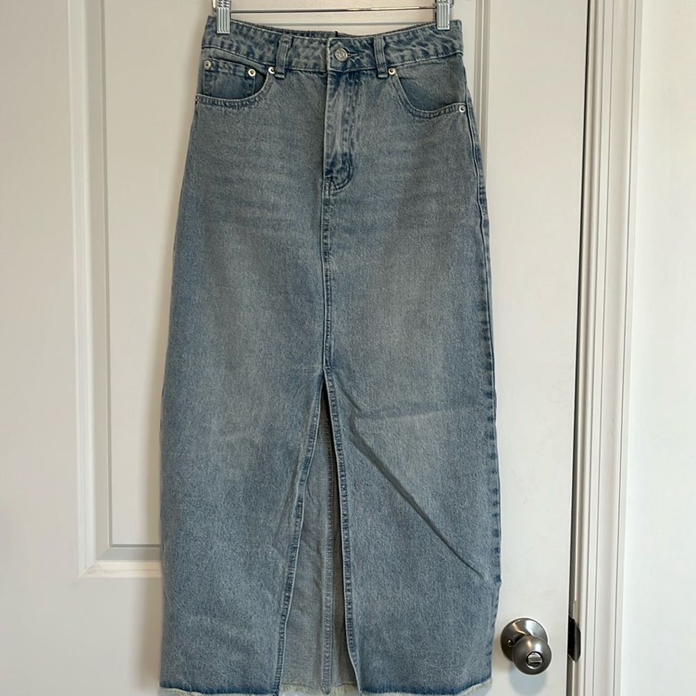 Small pencil denim skirt
